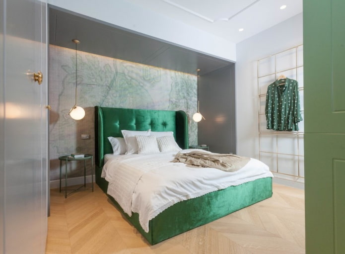 zielone łóżko we wnętrzu sypialni