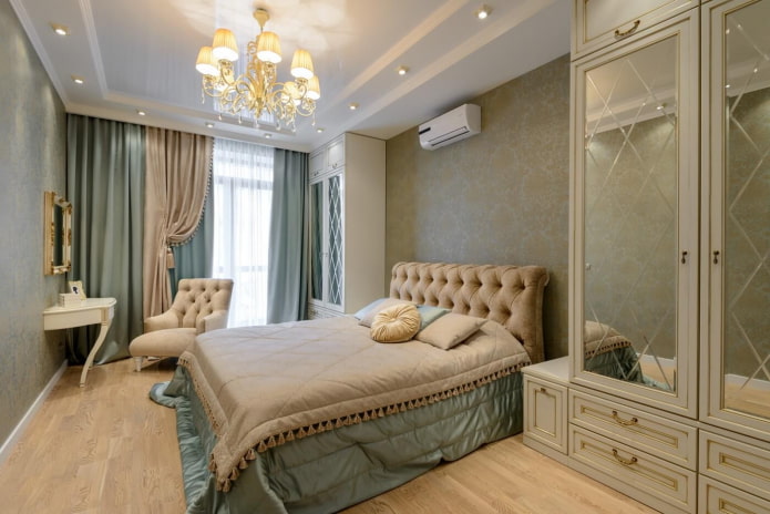 posteľ v interiéri v neoklasicistickom štýle