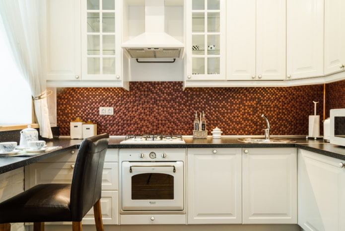 мозаечни плочки във вътрешността на кухнята