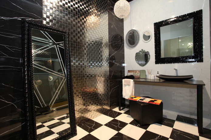 kovové mozaikové dlaždice v kúpeľni