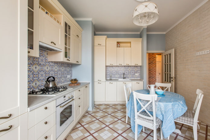 Provence-tyyliset lattialaatat keittiössä