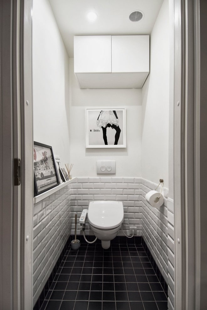 černobílý design toalety