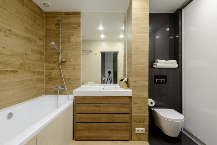 بلاط جدران ذو تأثير خشبي في داخل الحمام