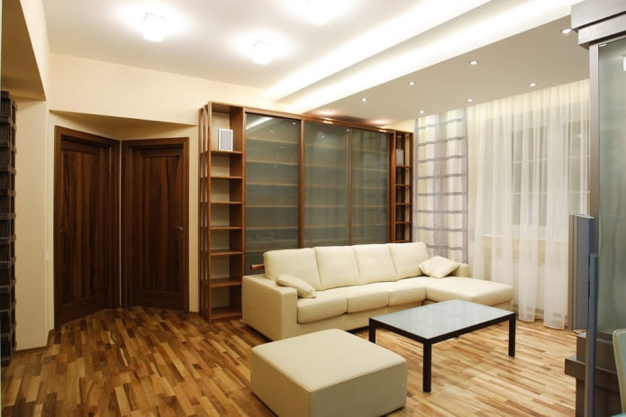 linoleum s imitací laminátu v obývacím pokoji