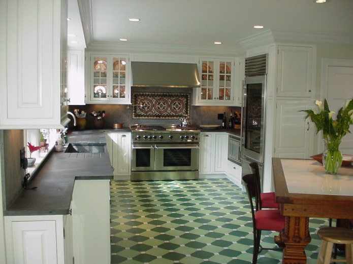 groen linoleum in het interieur van de keuken