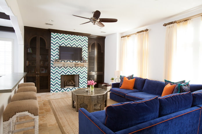 sofa biru dalam gaya oriental