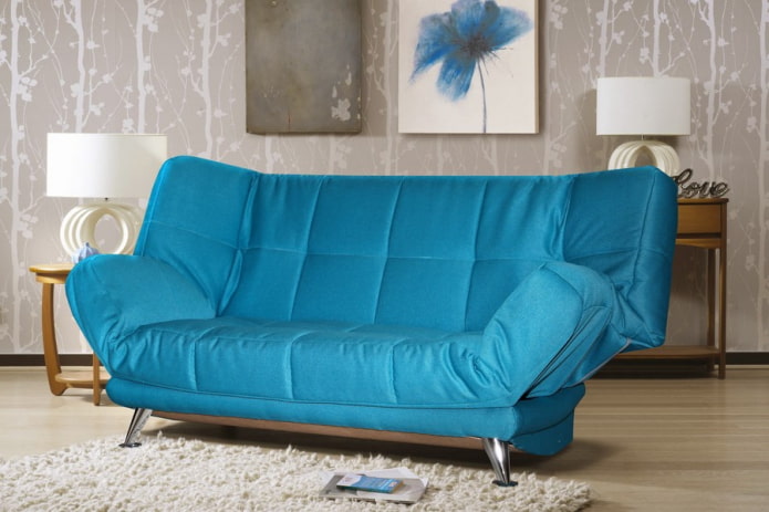 dīvāna click-gag zils interjerā