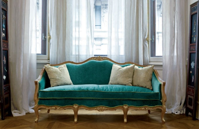 sofa turquoise dalam gaya klasik