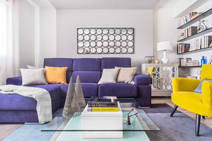 ярък лилав ъглов диван в модерен стил