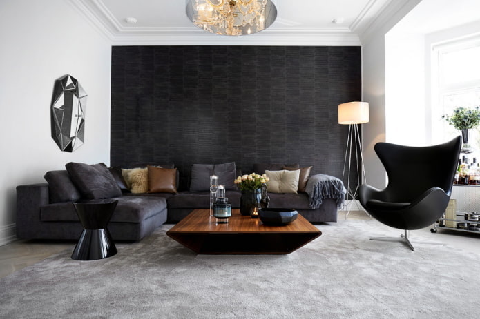 kampinė sofa su audinio pilkos ir juodos spalvos apmušalais