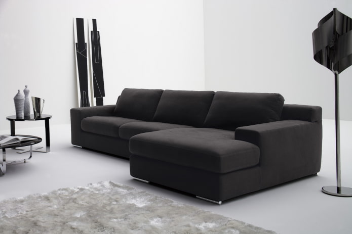 model de sofà amb otomana a l'estil del minimalisme