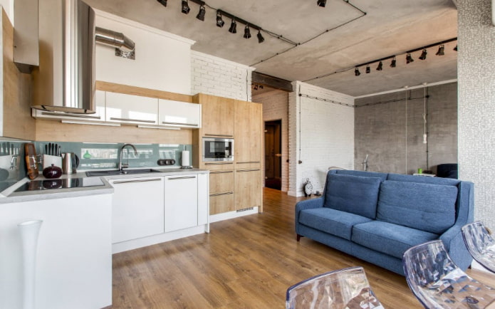 sofa virtuvės interjere lofto stiliaus
