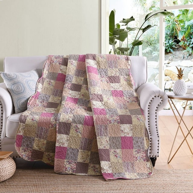 cuvertură de pat în stilul unei canapele patchwork în interior