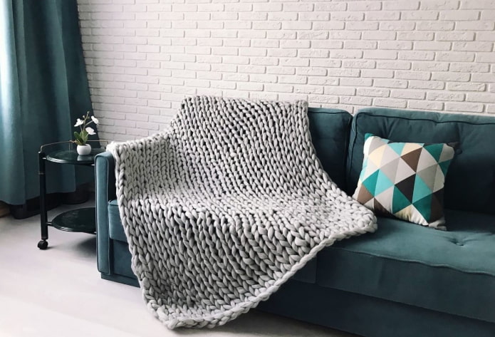 husa tricotata pentru canapeaua din interior