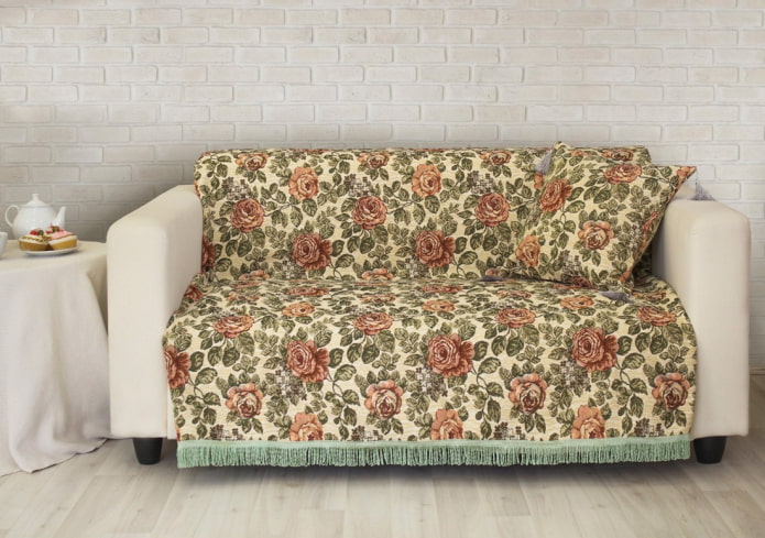 sofa kappe med frynser i interiøret