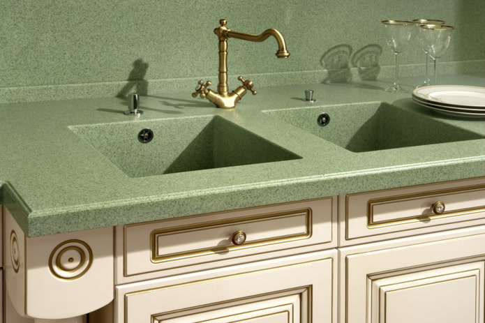 sink berwarna hijau yang diperbuat daripada batu buatan di kawasan pedalaman