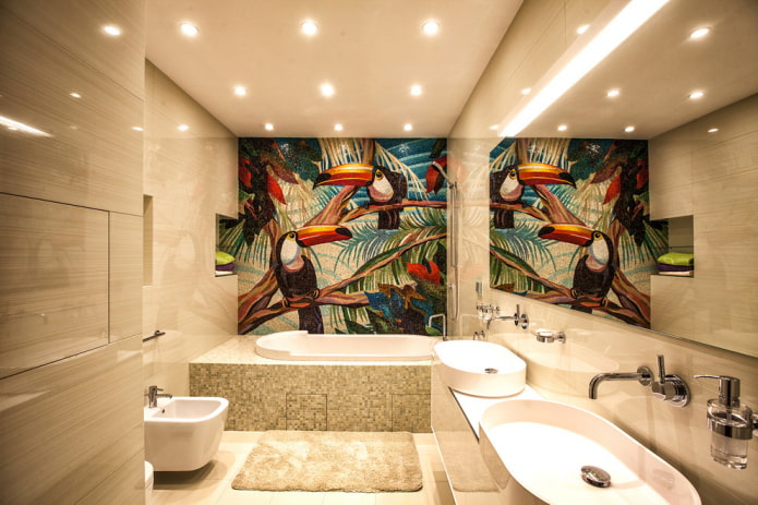 paneler fra fliser i det indre af badeværelset