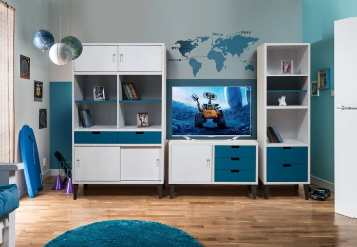 Поставка за телевизор във вътрешността на детската стая