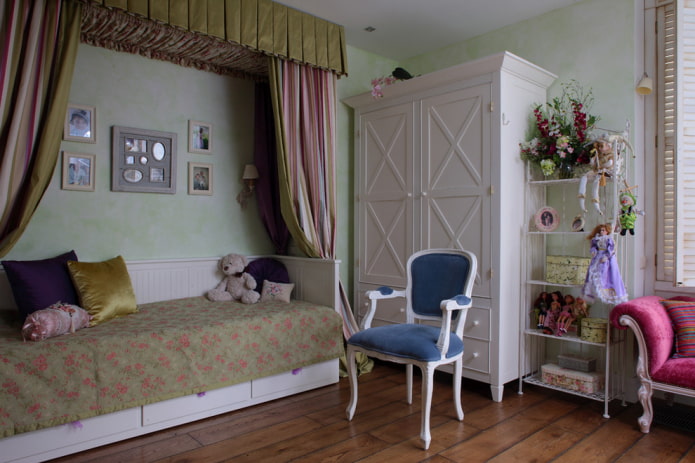 tủ quần áo trong nội thất của nhà trẻ theo phong cách Provence