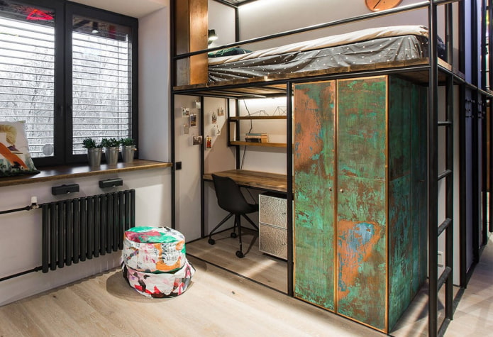 гардероб в интериора на детската стая в стил таванско помещение