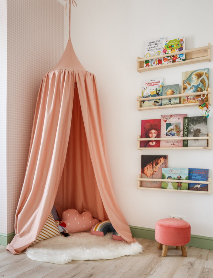 boekenplanken in het interieur van de kinderkamer