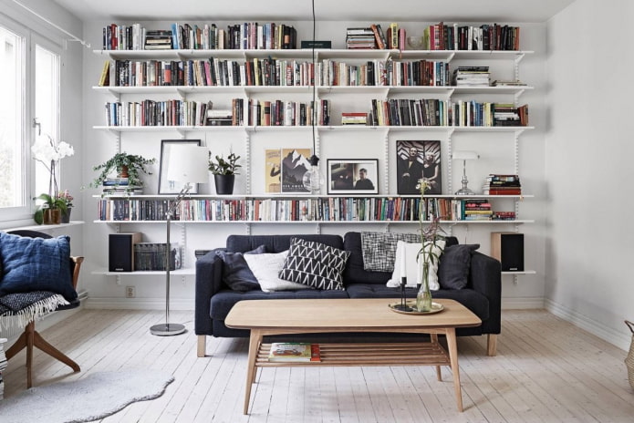boekenplanken in een Scandinavisch interieur