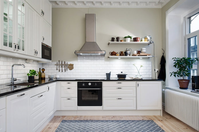 planken in het interieur van de keuken in de Scandinavische stijl