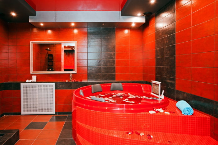 kúpeľňa v čiernych a červených odtieňoch