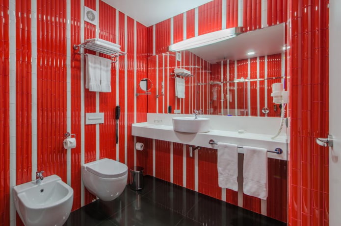 kırmızı tonlarında banyo mobilyaları