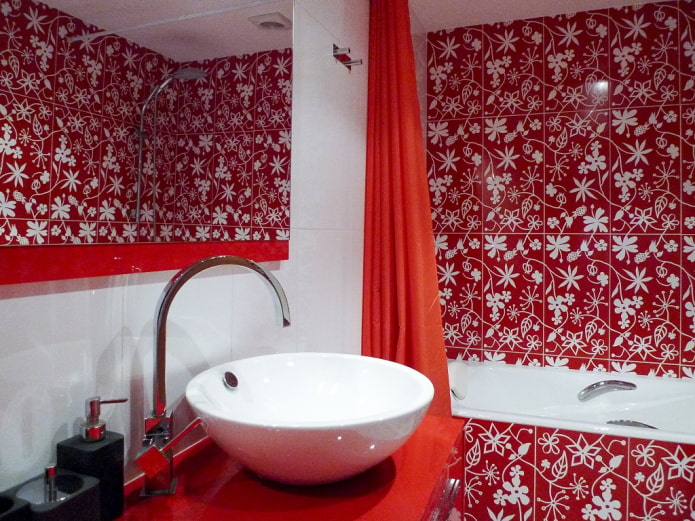 kırmızı tonlarda banyo dekorasyonu