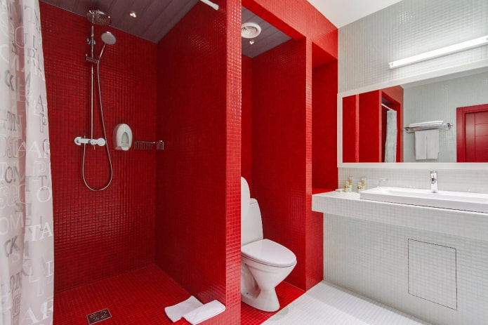 интериор на баня в червени нюанси