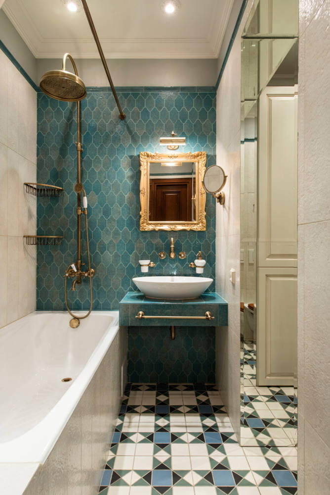 Mėlynas klasikinis vonios kambarys