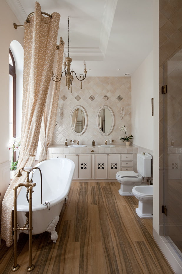 Phòng tắm với tường lát gạch