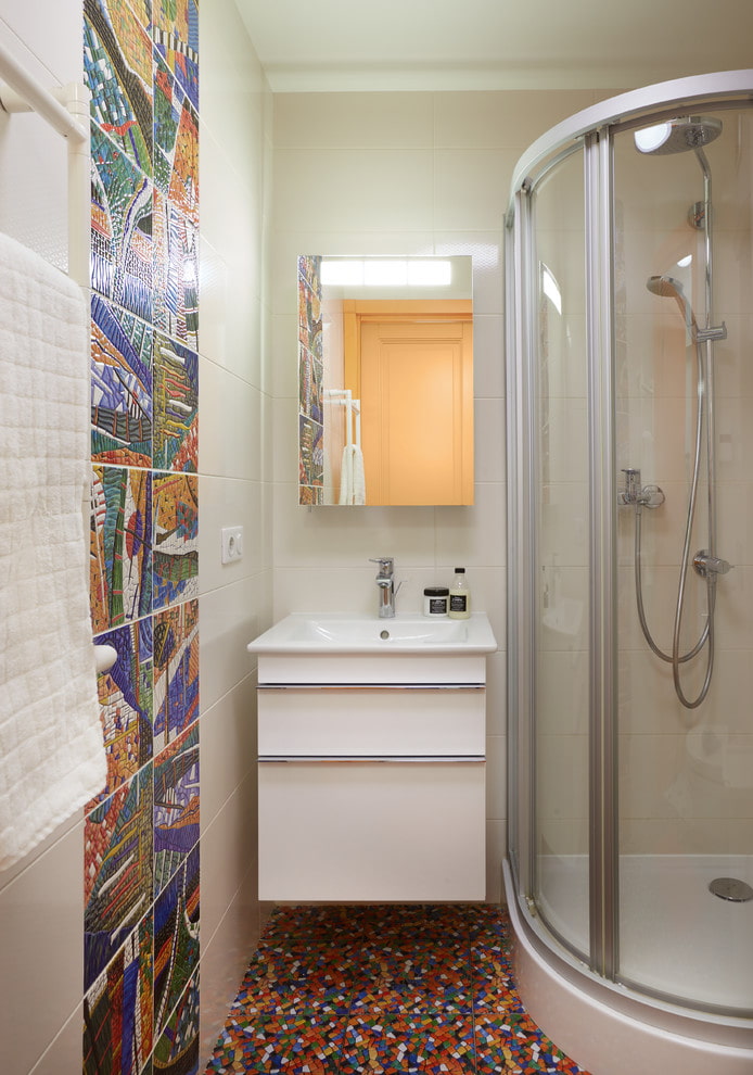 design af et badeværelse i det indre af en lejlighed på 35 kvadrater