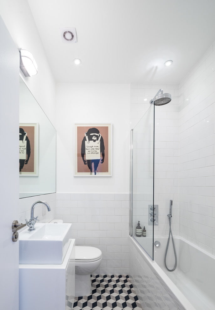 balta vannas istaba mūsdienīgā stilā