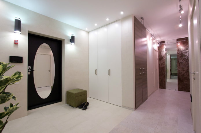 design del corridoio all'interno di un appartamento di 100 quadrati