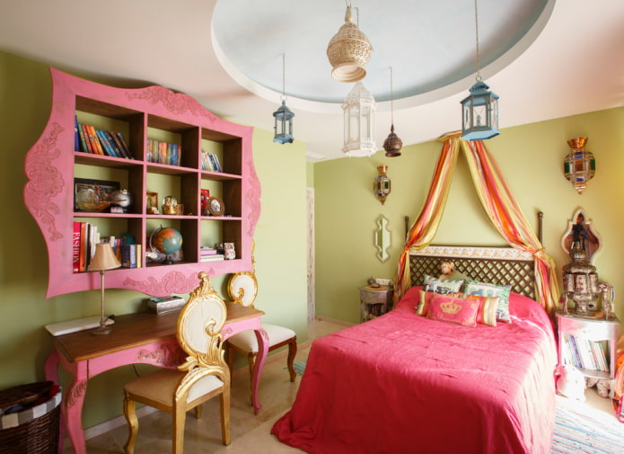 genç bir kız için küçük bir yatak odası tasarımı