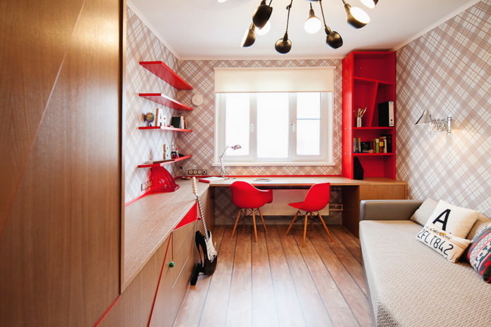 ontwerp van een kleine slaapkamer voor een tienerjongen