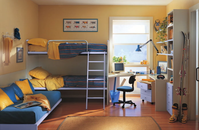 farklı yaşlardaki üç çocuk için yatak odası tasarımı