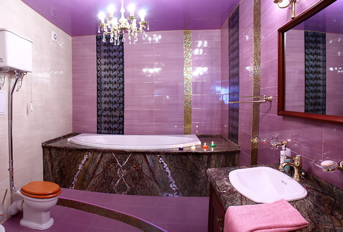 decorazione del bagno nei colori lilla