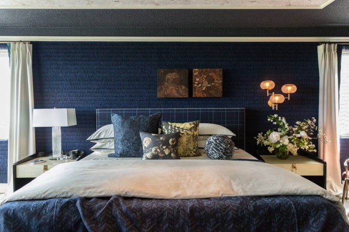 Sypialnia w kolorze ciemnoniebieskim