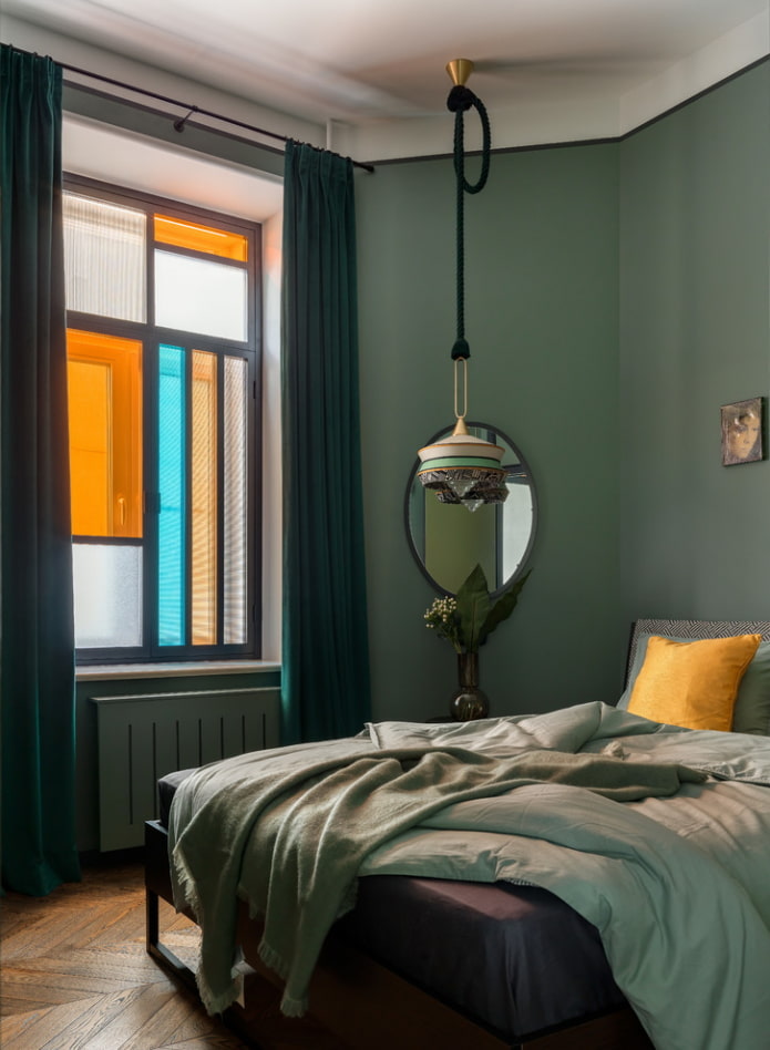 yeşil tonlarda yatak odasının iç aydınlatması