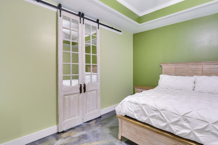 dekorējot guļamistabu zaļos toņos