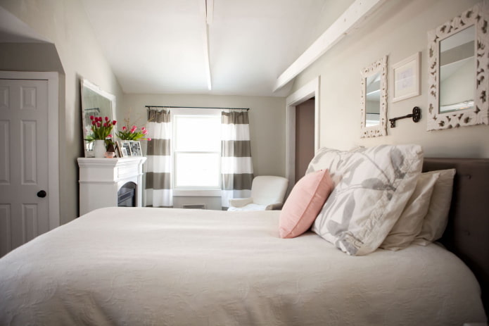 Slaapkamer in klassieke stijl met open haard