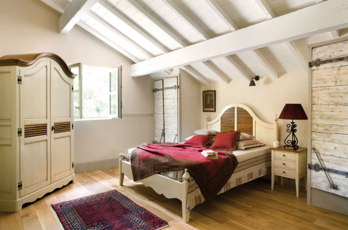 интериорен дизайн на таванска спалня