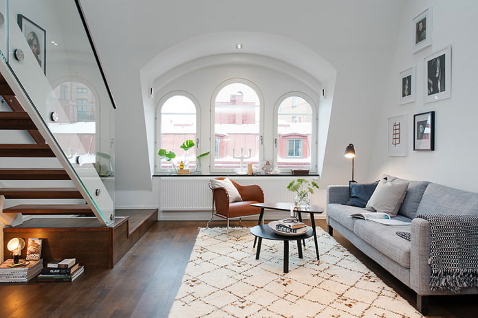 Interiorul apartamentelor supraetajate în stil scandinav
