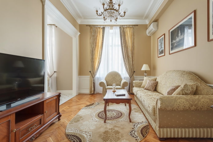 béžový interiér obývacej izby v klasickom štýle
