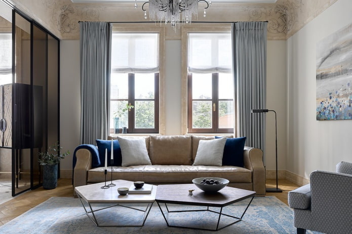 interiér obývacej izby v béžových a modrých odtieňoch