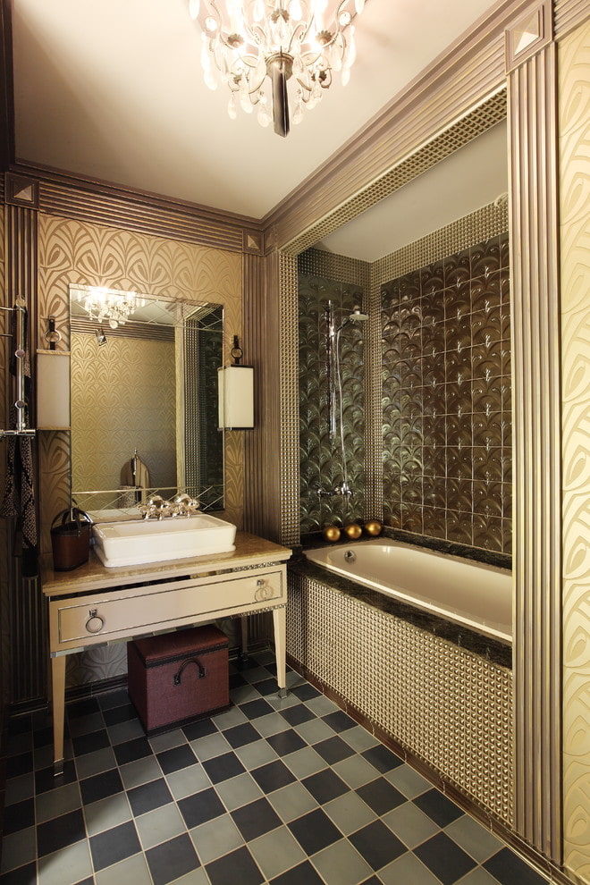 חדר אמבטיה עם אריחים מתולתלים