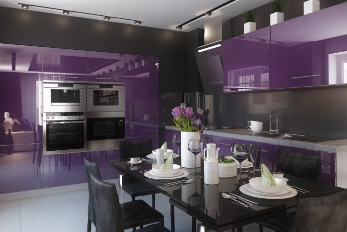 keittiön suunnittelu mustalla ja violetilla sävyillä